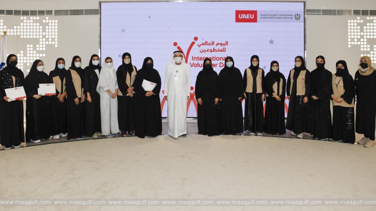 Zaki Nusseibeh honors students and staff who volunteered ‎at the Expo 2020 Dubai UAEU Pavilion